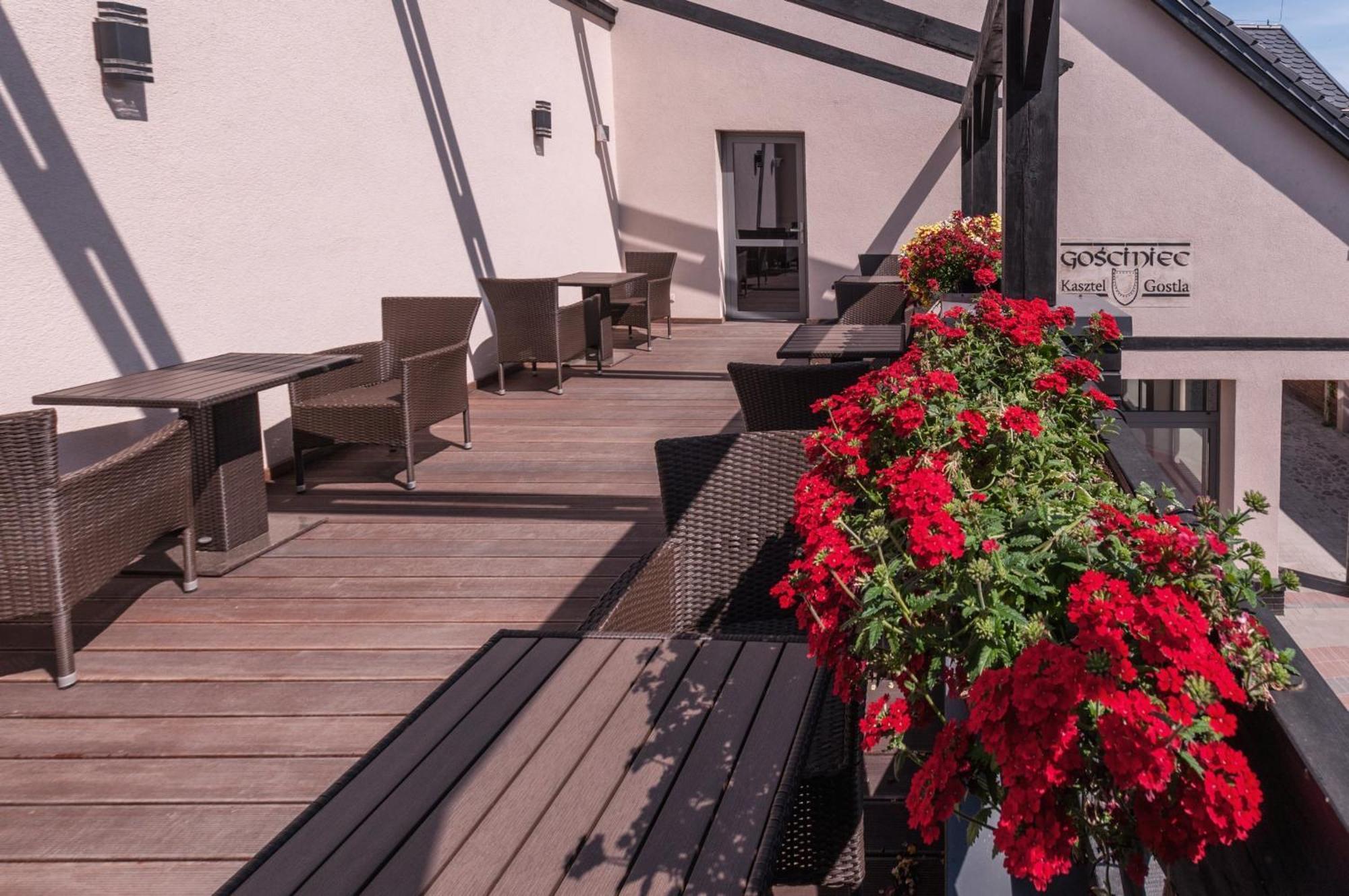 Hotel Gosciniec Kasztel U Gostla Murowana Goslin Exterior foto
